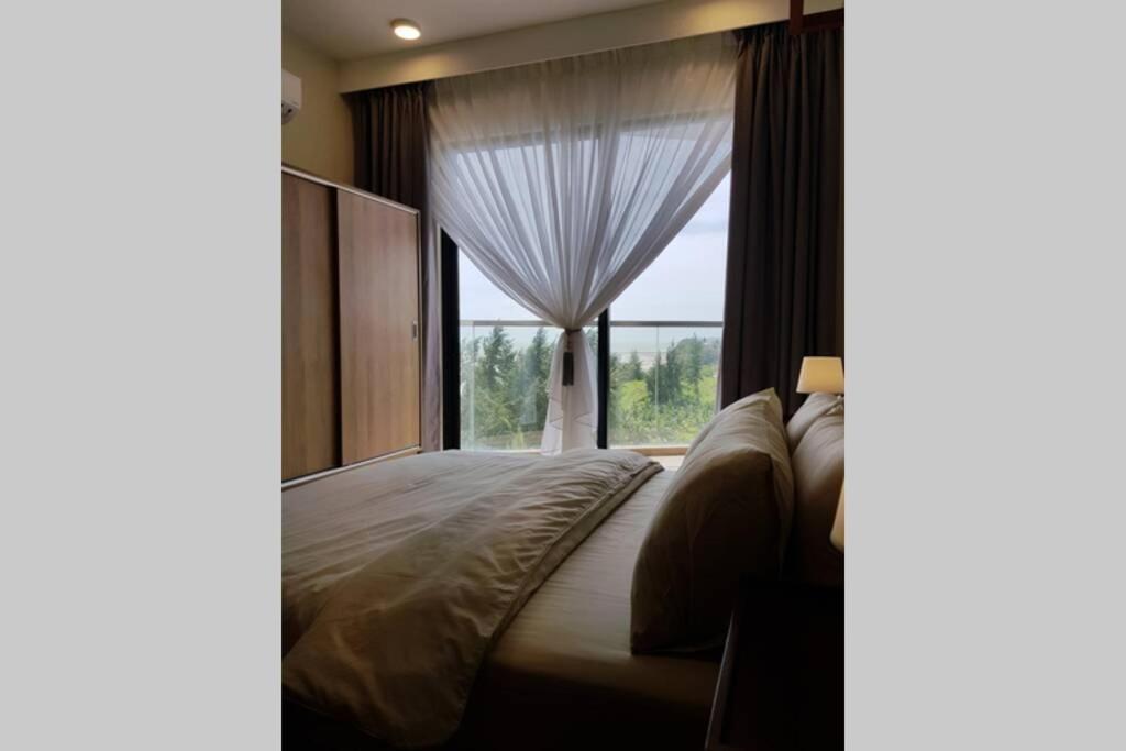Timurbay Studio Apartment Facing Beautiful Beach Kuantan Exterior foto